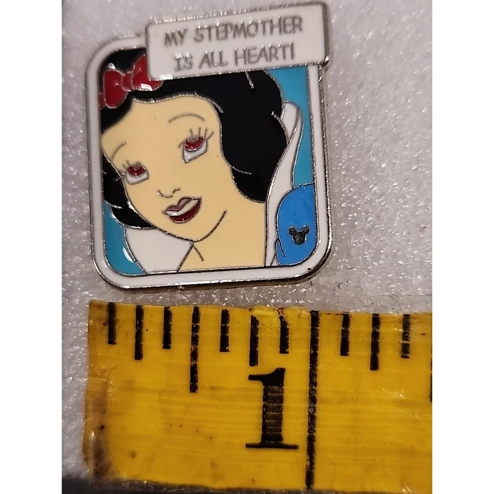 Disney‎ Pin Snow White Princess Quote My Stepmother is all heart DLR 2007 51762